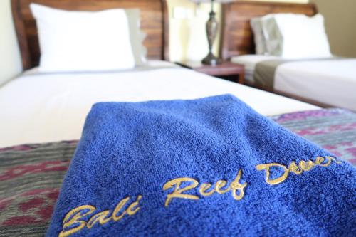 Katil atau katil-katil dalam bilik di Bali Reef Divers Tulamben