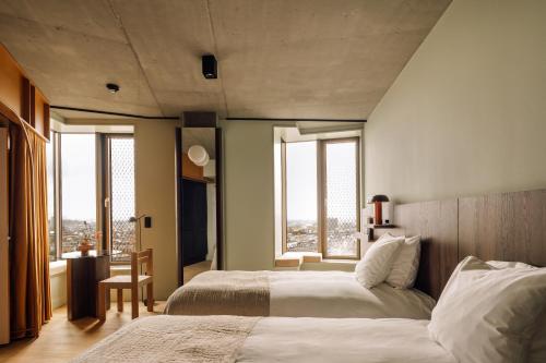 Giường trong phòng chung tại Locke Copenhagen