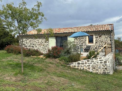 Fotografie z fotogalerie ubytování Grange rénovée v destinaci Saint-Gineis-en-Coiron