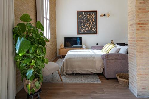 Prime Location, Bright & Cozy Apartment