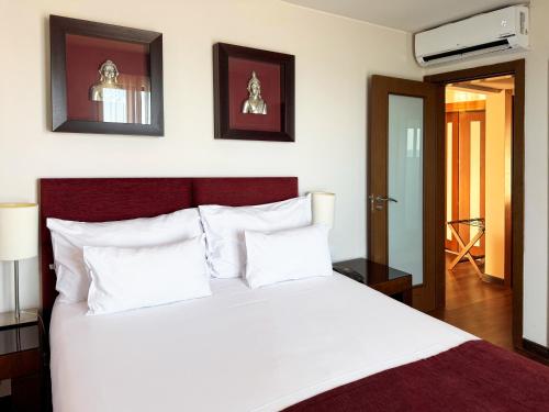 En eller flere senge i et værelse på Hotel Vila Galé Cascais T1 542