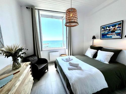 En eller flere senge i et værelse på Macasa, vue mer, cosy, parking privé, GR34 2 personnes