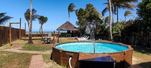 Swimmingpoolen hos eller tæt på Chales de Arraial d' Ajuda