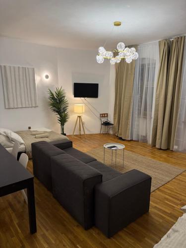 URBAN JUNGLE 2-bedroom apartment old town Air Conditioned