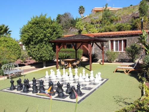 Holiday Home Geräumiges Ferienhaus mit Kaminofen und Terrasse by Interhome