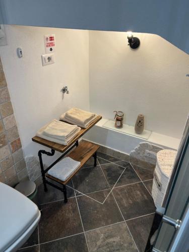a bathroom with a table with towels on it at Rent Room Sardegna in Porto Torres