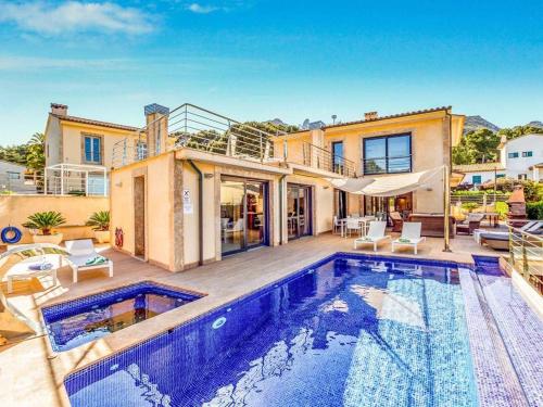 Holiday Home Schöne Villa im Zentrum von Cala Sant Vicenç by Interhome