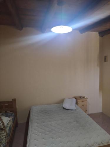 En eller flere senge i et værelse på Departamento Jesica