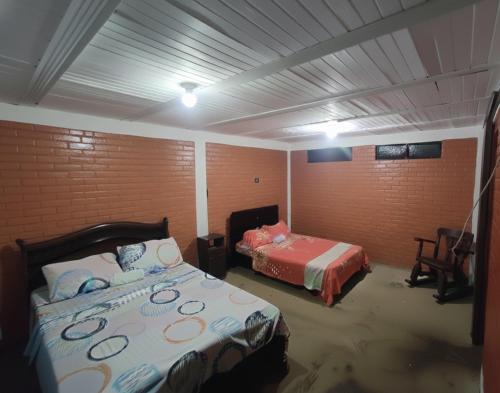 En eller flere senge i et værelse på Nido de bromelias Cabaña en Pance