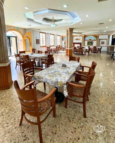 a dining room with tables and wooden chairs at Hotel Imperial Saltillo in Saltillo