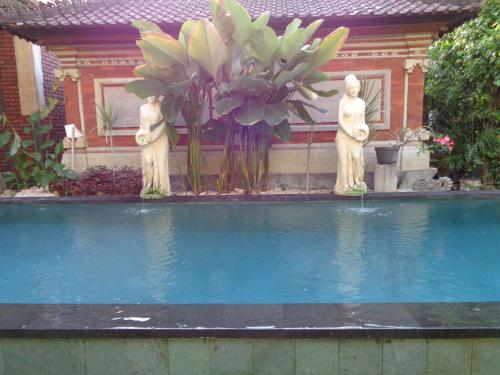 Kolam renang di atau dekat dengan Yulia 1