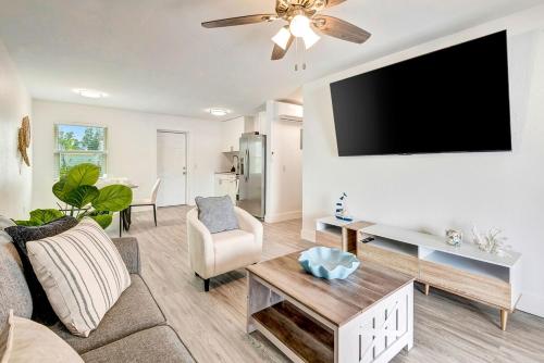 a living room with a couch and a flat screen tv at The Cozy Cove II 3 Min to Beach in Bradenton