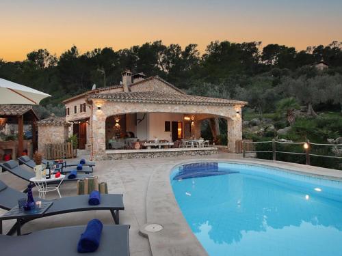 Holiday Home Villa Alordes- ein rustikales Haus mit fantastischer Aussicht by Interhome