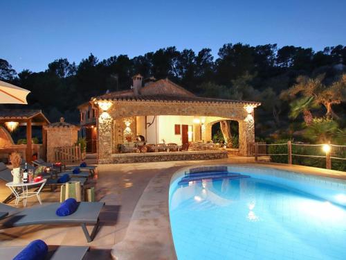 Holiday Home Villa Alordes- ein rustikales Haus mit fantastischer Aussicht by Interhome