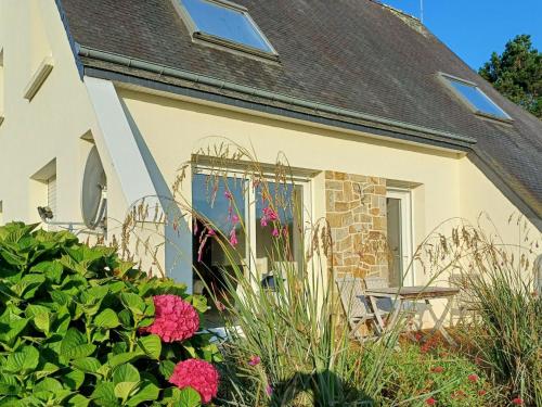Holiday Home Komforthaus mit Traumgarten und Meerblick by Interhome