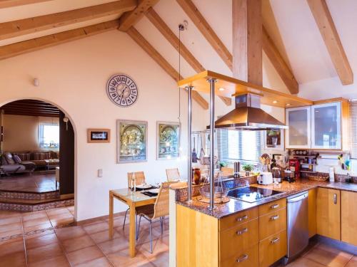 Holiday Home Strandnahes Ferienhaus Hibiscus mit privatem Pool by Interhome