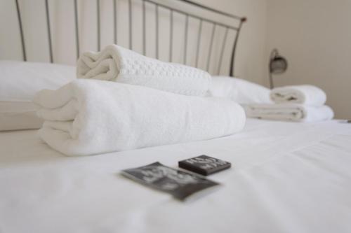 a pile of towels sitting on top of a bed at Blu Garda View in Polpenazze del Garda