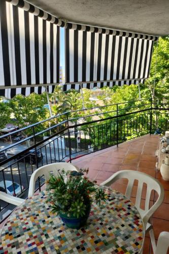 Apartment Große Wohnung in Salou by Interhome