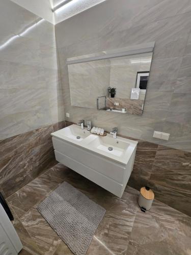 a bathroom with a white sink and a mirror at Stylische Ferienwohnung 2 in Salzburg