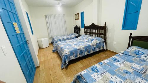 Giường trong phòng chung tại Vale das Rainhas