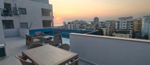 Penthouse avec Rooftop 2 chambres Vue Mer Colline derrière Praia Grande à 100 m de la Plage