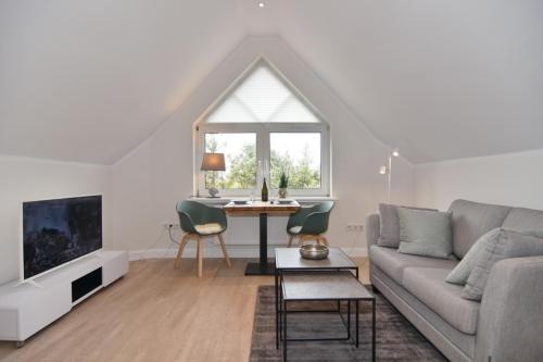 a living room with a couch and a table at Luv & Lee, Whg 11a in Westerland