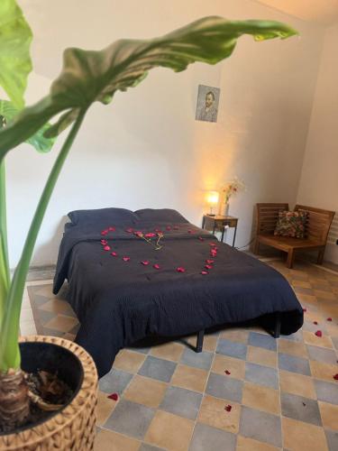 a bedroom with a bed and a potted plant at Lartbook Mty in Monterrey