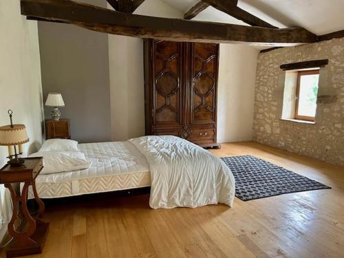 Giường trong phòng chung tại Holiday home in Pardaillan with private pool