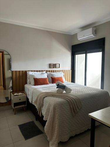 En eller flere senge i et værelse på Casa Contemporânea