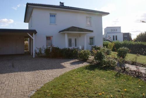 a white house with a driveway in front of it at Stadthaus Lübsche Burg - ABC326 in Wismar