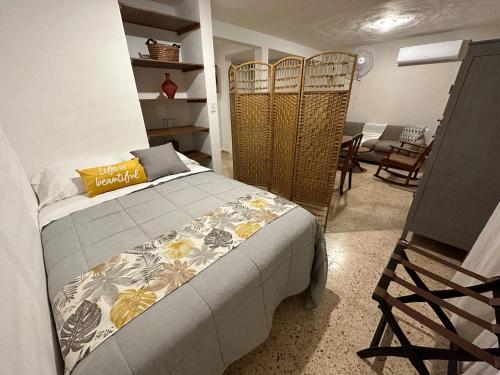 a bedroom with a bed in a room at Casa Linda in Campeche