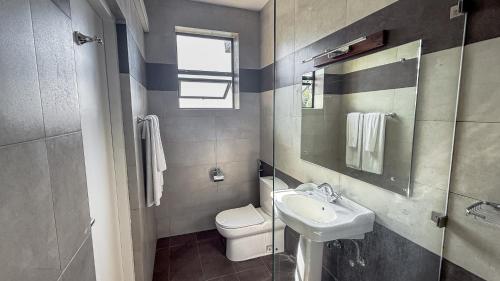 Koupelna v ubytování Mask & Tide