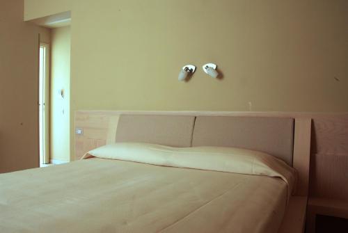 a bedroom with a bed with two speakers on the wall at La Casa di Boz B&B in Nuoro