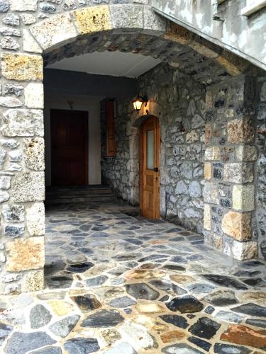 Фотография из галереи Stephania's Stone House в городе Karyes