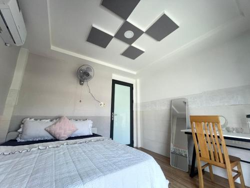 Giường trong phòng chung tại Naomi House Phan Thiet