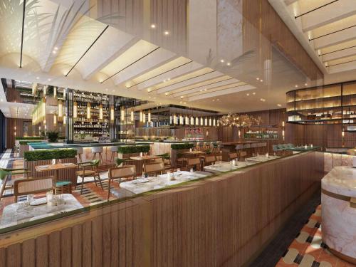 un rendering di un ristorante con tavoli e sedie di Fairmont Hanoi a Hanoi