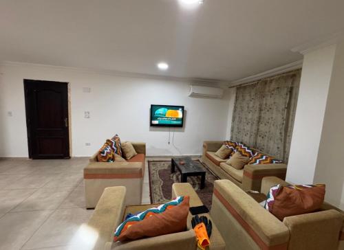 شقة فندقيه امام الممشى السياحي سكوير وان اكتوبر