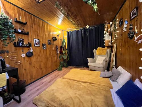 En eller flere senge i et værelse på Double bedrooms in home in Kilcock, one stop from Maynooth