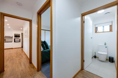 Et badeværelse på Elegant Country Escape