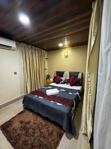 En eller flere senge i et værelse på Norvilla Rooftop Pantai Cenang