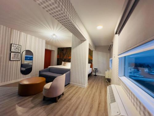 a hotel room with a bed and a room with a bed sqor at Quality Inn & Suites Thunder Bay Downtown in Thunder Bay