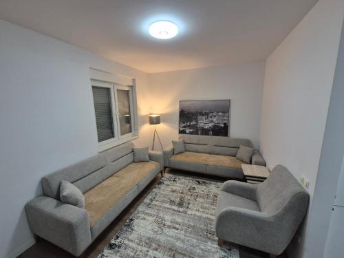 Nice apartment next to Rruga B