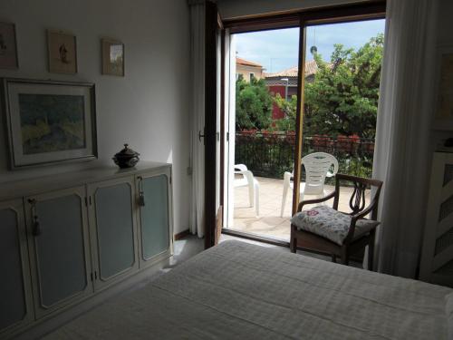 a bedroom with a bed and a door to a balcony at B&B Castellani in Venice-Lido