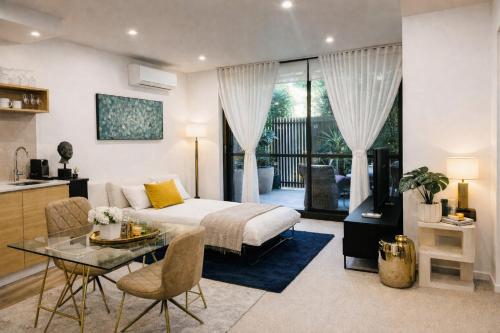 Postel nebo postele na pokoji v ubytování The Executive Garden Reisdence