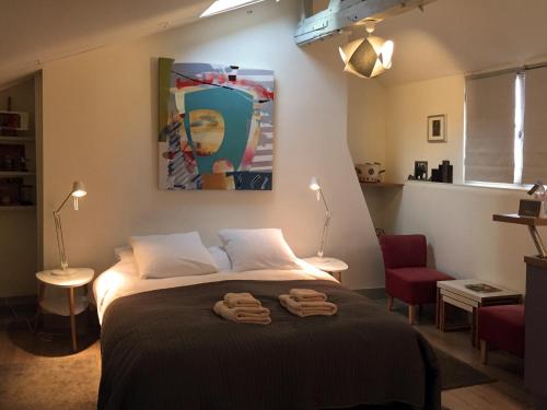 a bedroom with a bed with two towels on it at Studio 29 in Honfleur
