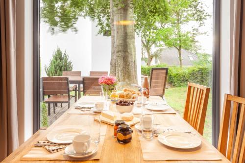 a wooden table with food on it on a patio at Strandhaus Wolkenlos in Ostseebad Sellin