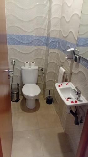 Bilik mandi di Appart-Hotel SOFINES