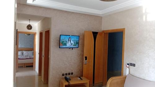 TV i/ili multimedijalni sistem u objektu Appart-Hotel SOFINES