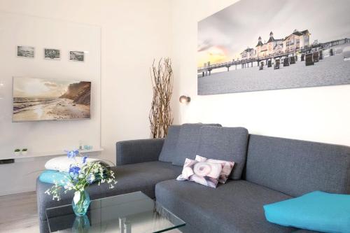 a living room with a couch and a table at Villa Wiederkehr Einkehr in Ostseebad Sellin
