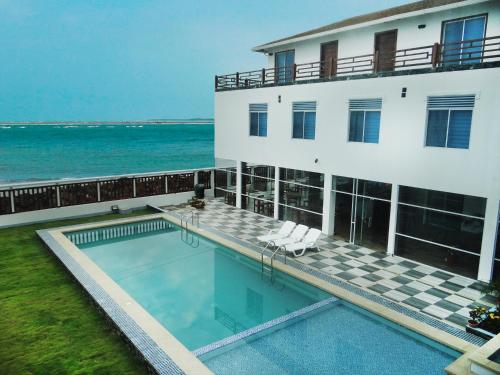 Bazén v ubytování La Bocana de Quiximies Hotel nebo v jeho okolí